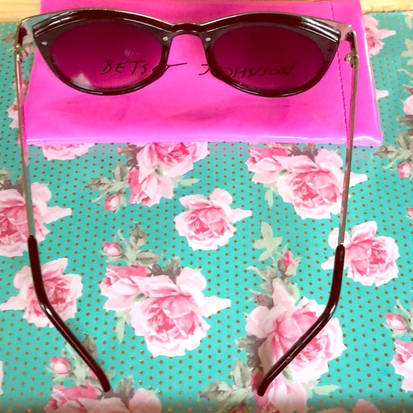 Betsey Johnson retro cat eye sunglasses? main image 5